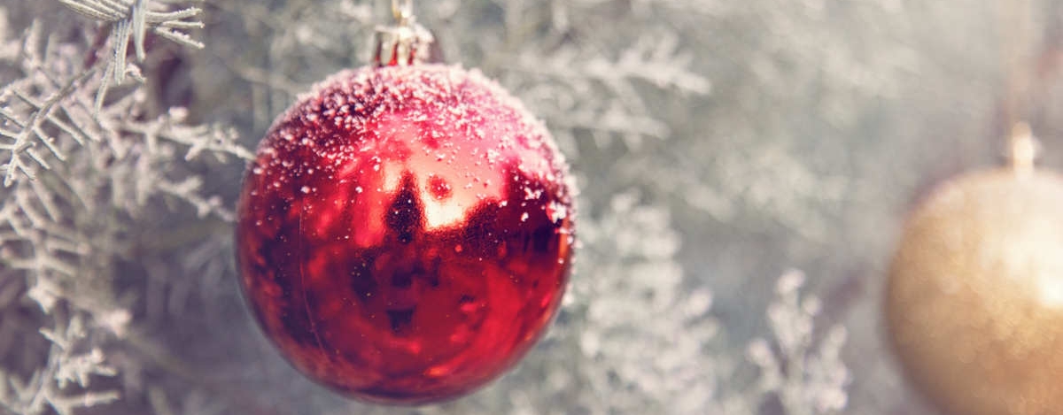 how_to_have_a_minimalist_christmas_with_kids_feature